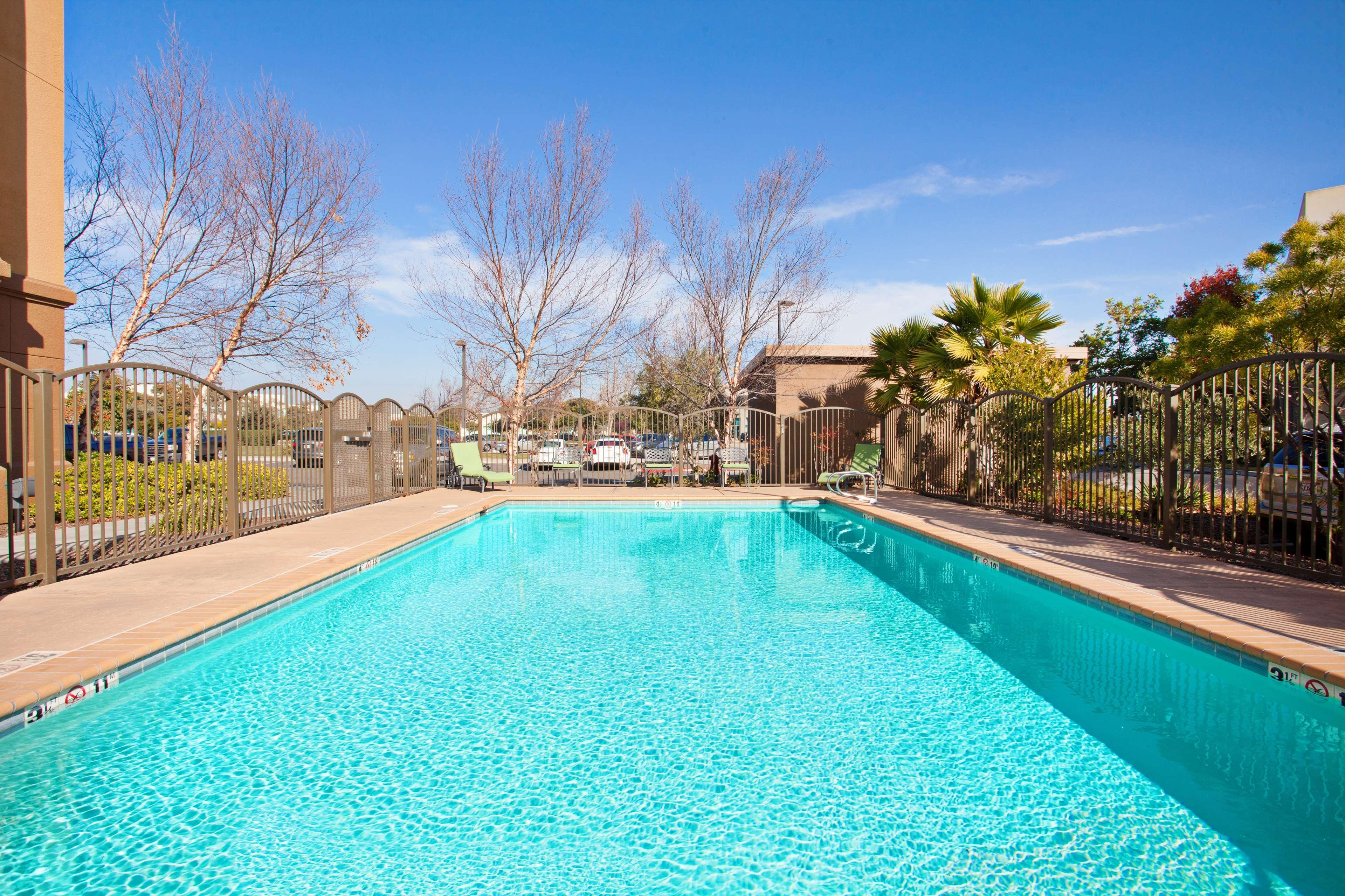 Hampton Inn & Suites Oakland Airport-Alameda Ngoại thất bức ảnh